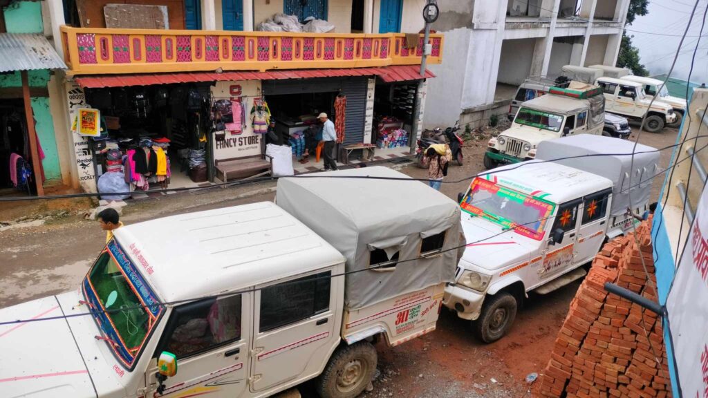 गोठलापानीका सडकमा चरम बेथिति,वसपार्क खाली