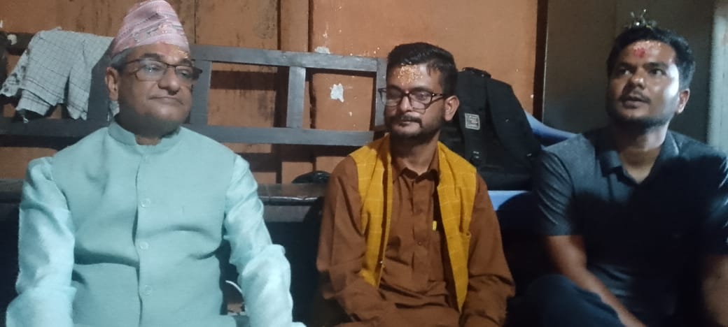 बैतडीमा वीपी वास बसेको घर पुगे गृह मन्त्री लेखक, भने यो पवित्र तीर्थ हो