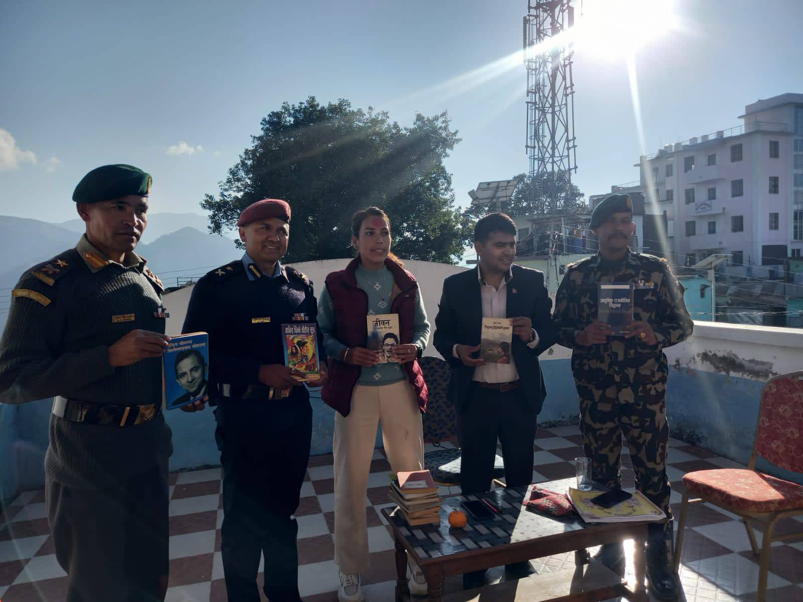 निर्मला टेरको  जन्मदिन मनाउने तरिका फरक,कैदी बन्दीलाई किताब उपहार