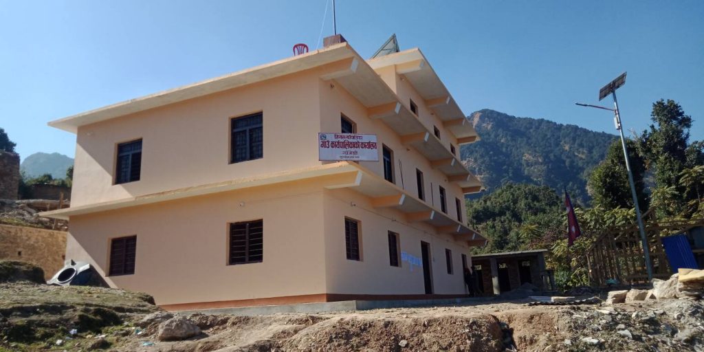 बैतडीको सिगासले राष्ट्रिय परिचयपत्र नबनाएका जेष्ठ नागरिकको विवरण संकलन गर्दै