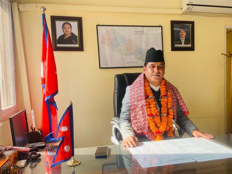 उद्योग वाणिज्य  तथा आपूर्ति मन्त्री दामोदर भण्डारी  आज शनिबार गृह जिल्ला बैतडी  आउदैँ