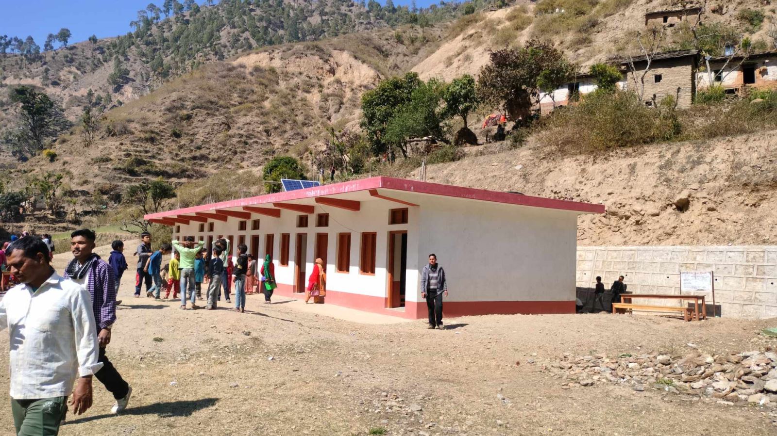 पञ्चेश्वरको गडदेव आधारभुत स्कुलको ताला डेड वर्षपछि खोल्यो