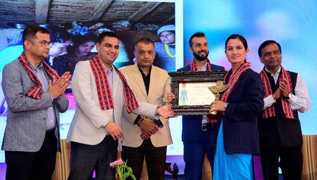 ६ घण्टासम्म मुखबाट श्वास दिएर नवजात शिशु बचाउने अनमि पुजारा 'उत्कृष्ट नर्स अवार्ड'बाट सम्मानित