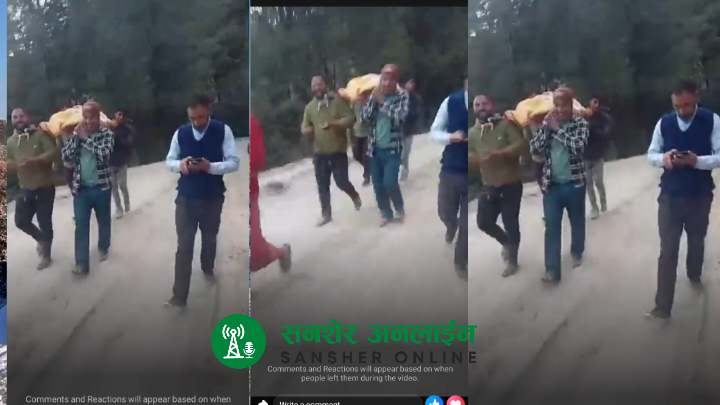 दुदिलाखान–गाँजरी सडक अवरुद्ध,स्ट्रेचरमा बोकेर लैजानुपर्छ बिरामी अस्पताल