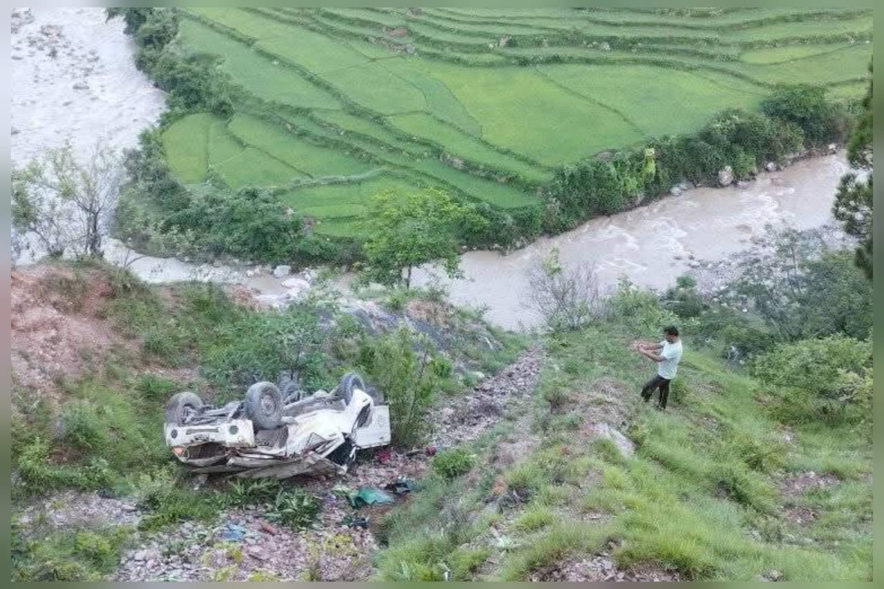 बैतडी दुर्घटना अपडेट : डिलासैनीका २ जनाको मृत्यु ,२ धनगढी रिफर अरुको पनि उपचार चल्दै