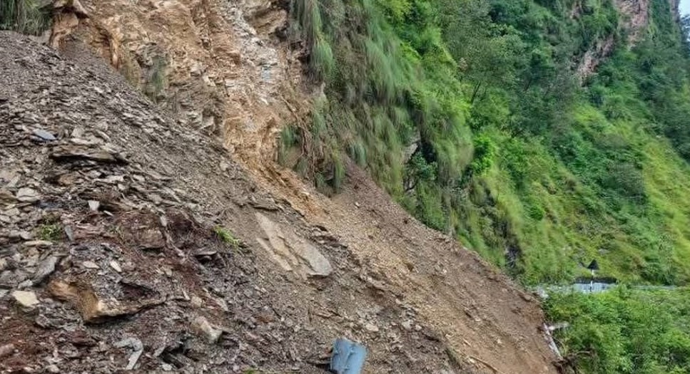 सलसेनामा फेरि पहिरो खस्दा महाकाली लोकमार्ग अवरुद्ध
